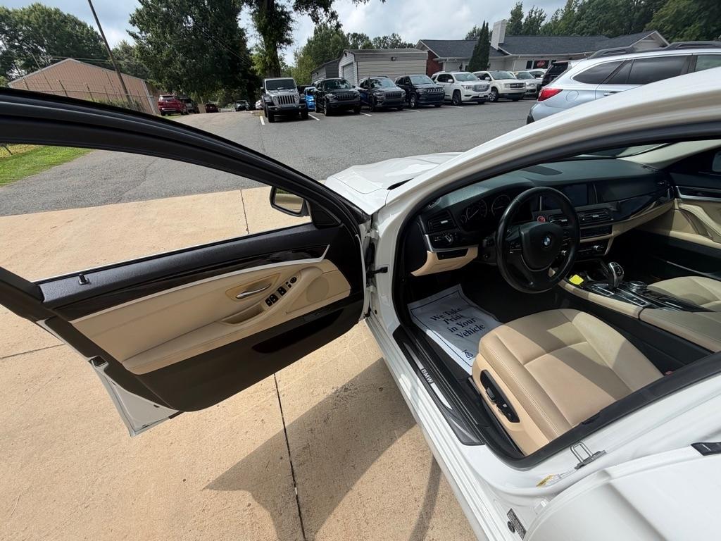 BMW 5-Series 528i 2016