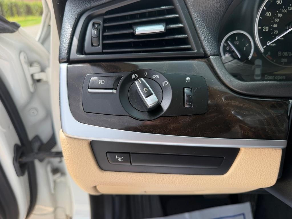 BMW 5-Series 528i 2016