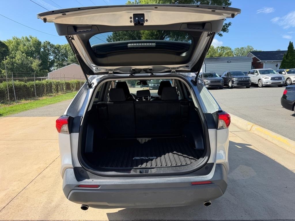 Toyota RAV4 LE 2024