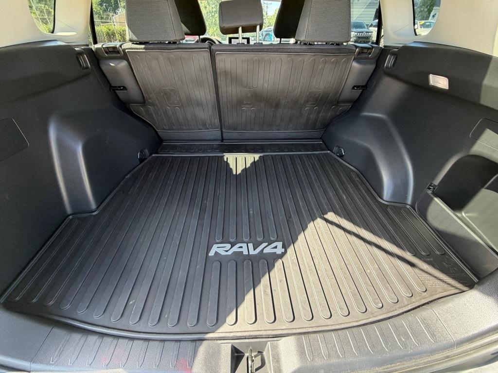 Toyota RAV4 LE 2024