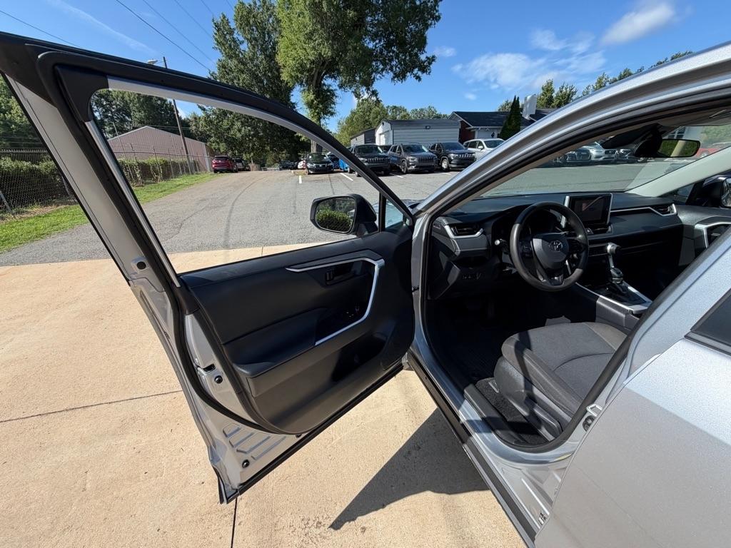 Toyota RAV4 LE 2024