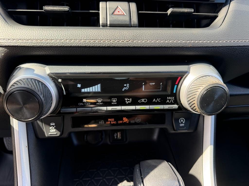 Toyota RAV4 LE 2024