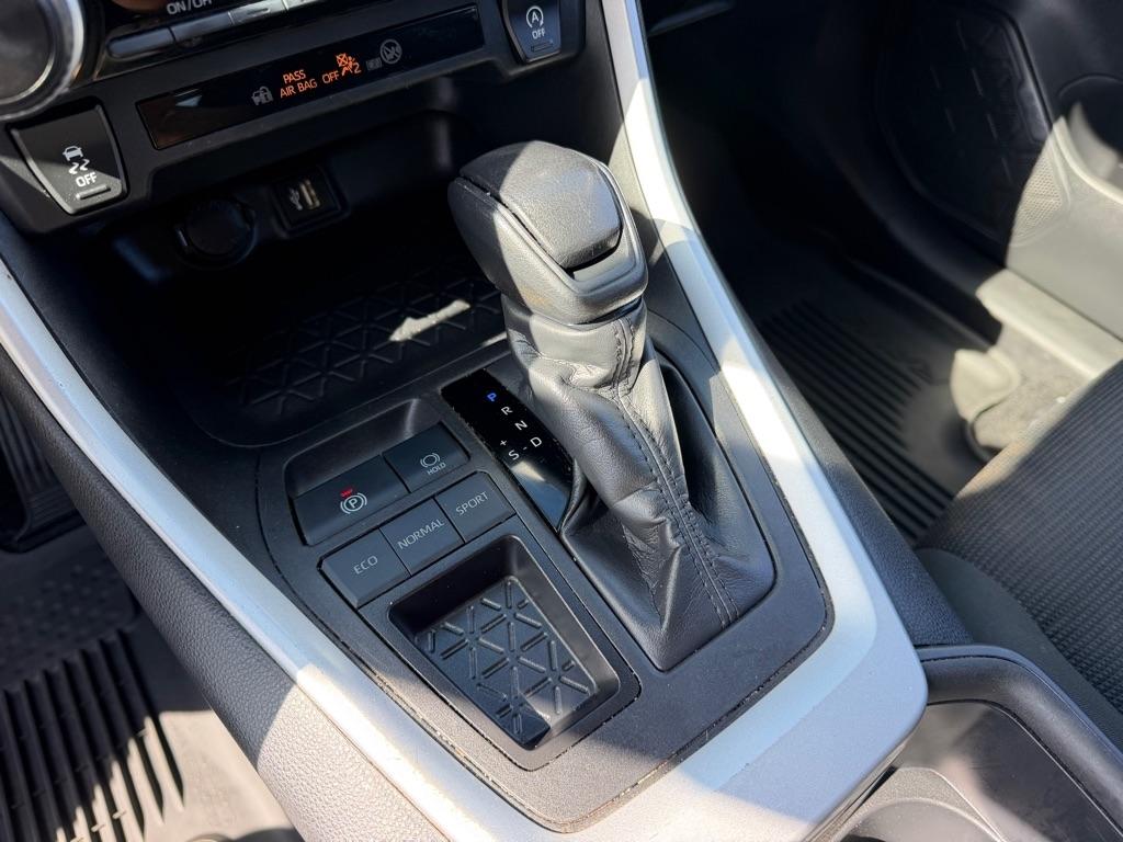 Toyota RAV4 LE 2024