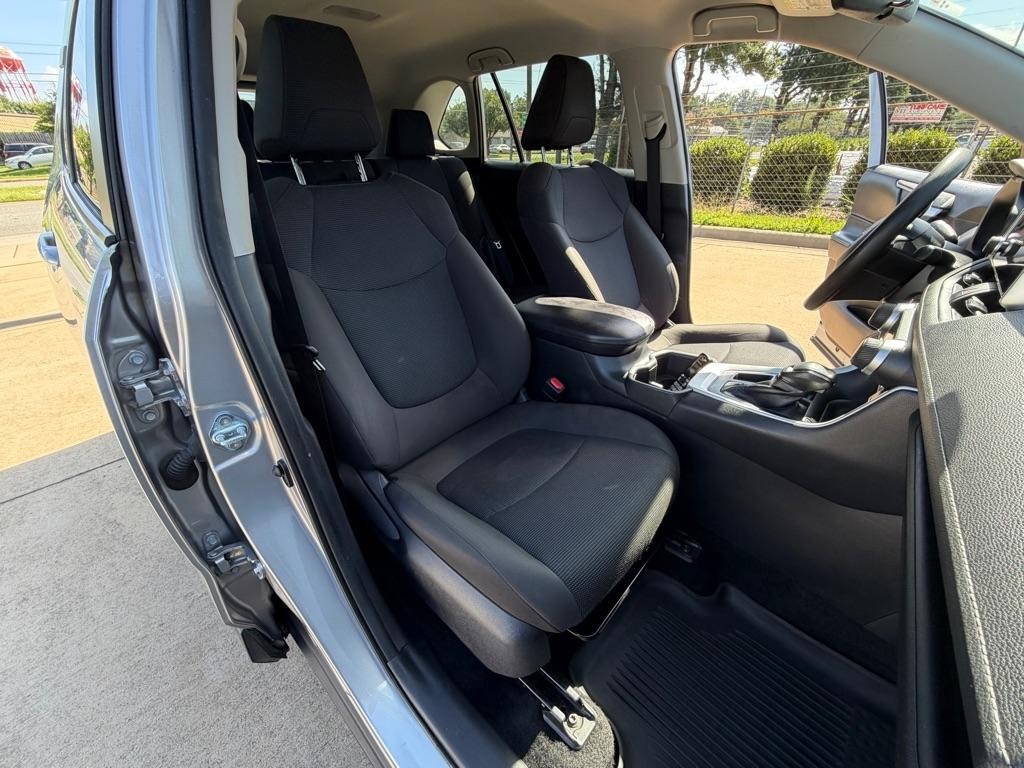 Toyota RAV4 LE 2024