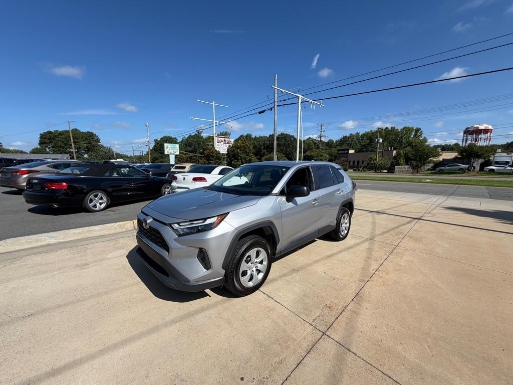 Toyota RAV4 LE 2024