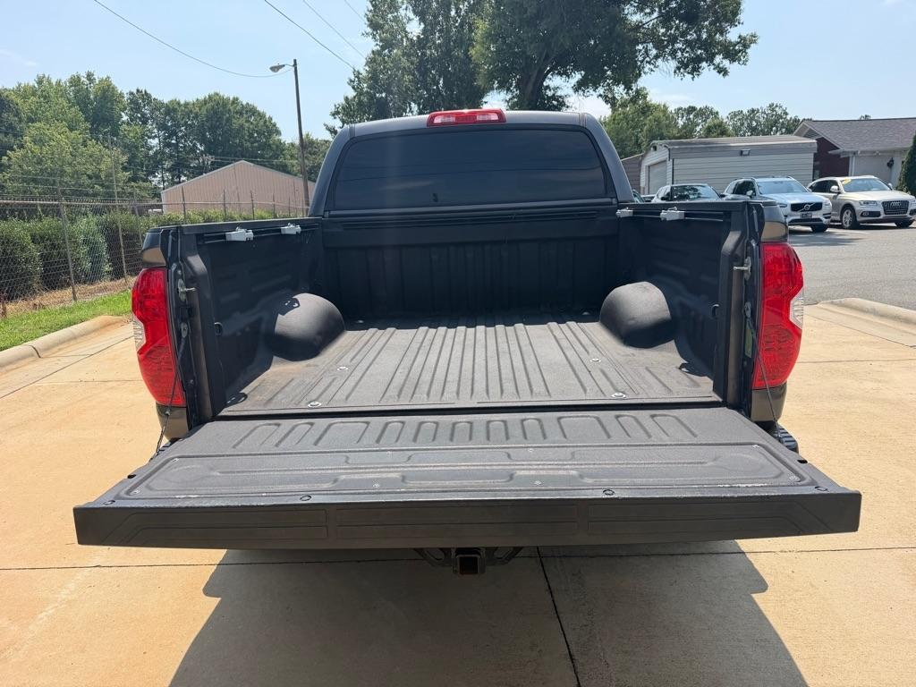 Toyota Tundra SR5 5.7L V8 FFV CrewMax 4WD 2017