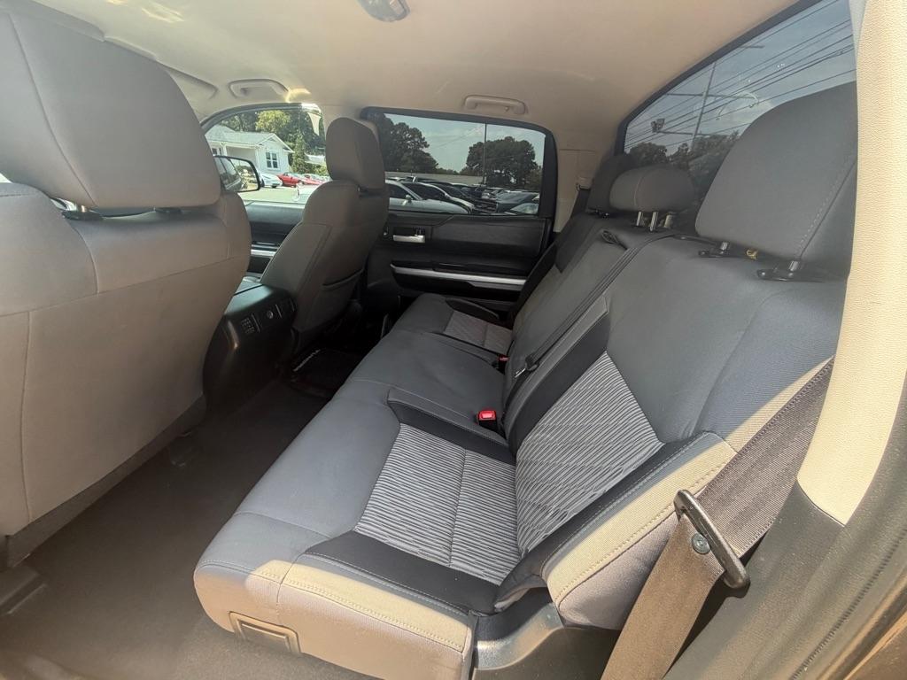 Toyota Tundra SR5 5.7L V8 FFV CrewMax 4WD 2017