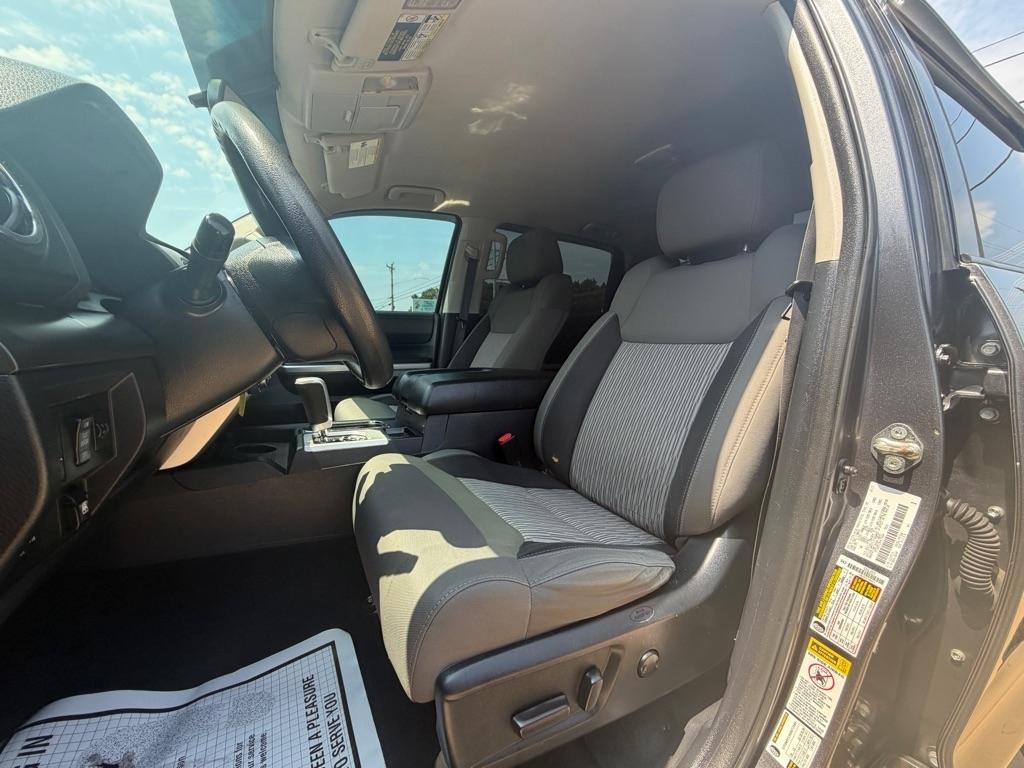 Toyota Tundra SR5 5.7L V8 FFV CrewMax 4WD 2017