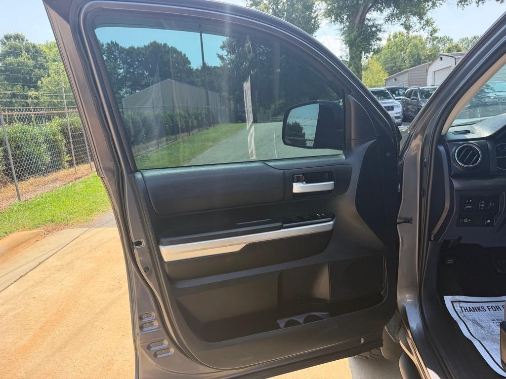 Toyota Tundra SR5 5.7L V8 FFV CrewMax 4WD 2017