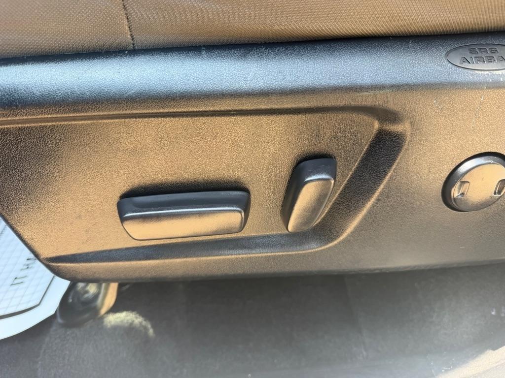 Toyota Tundra SR5 5.7L V8 FFV CrewMax 4WD 2017