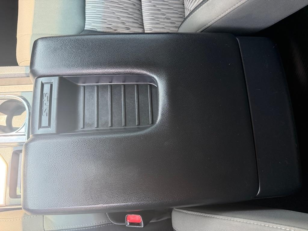 Toyota Tundra SR5 5.7L V8 FFV CrewMax 4WD 2017