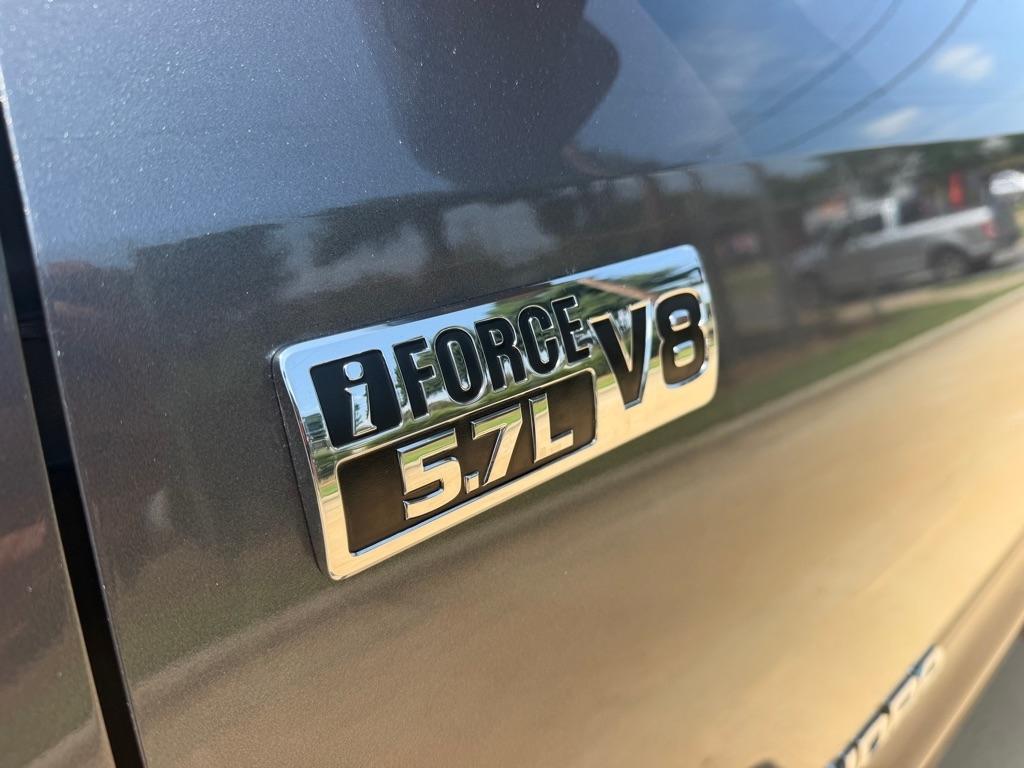 Toyota Tundra SR5 5.7L V8 FFV CrewMax 4WD 2017