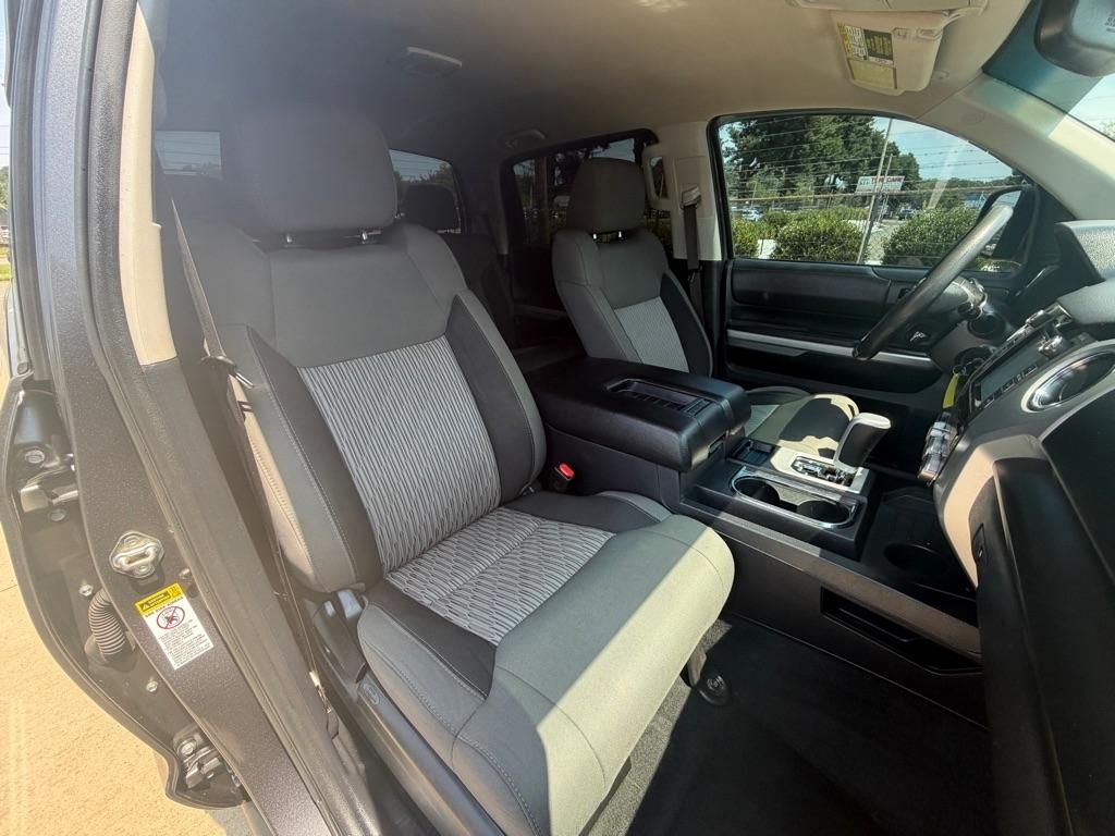Toyota Tundra SR5 5.7L V8 FFV CrewMax 4WD 2017