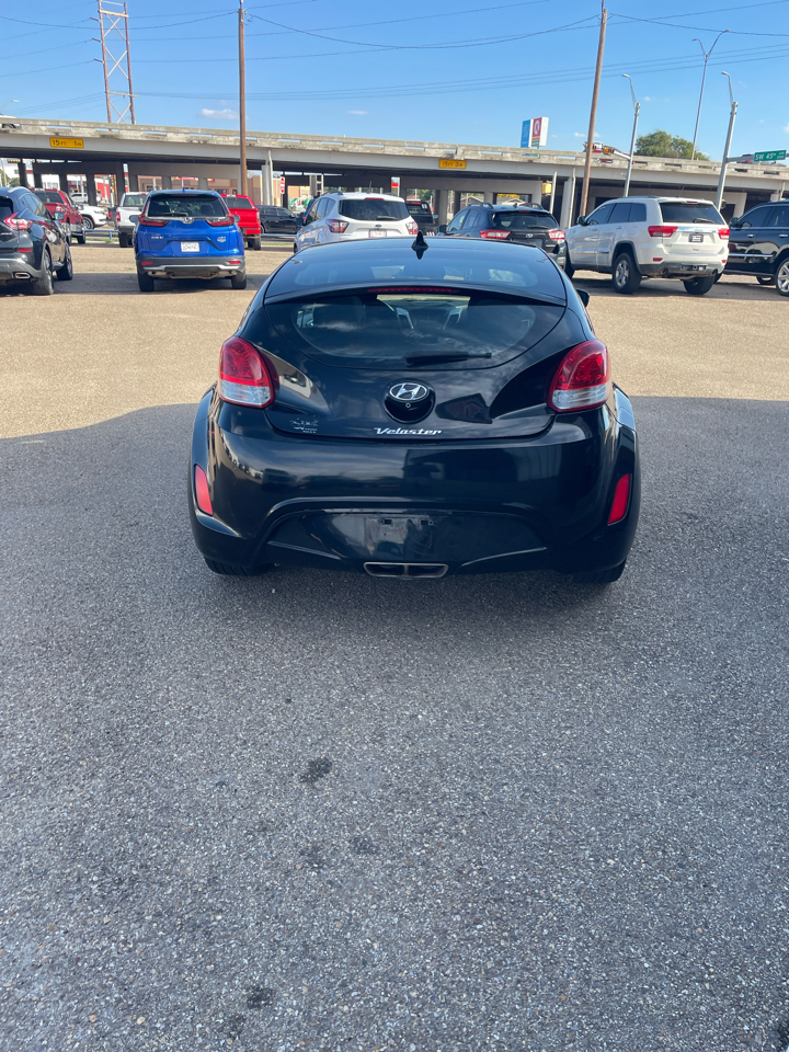 Hyundai Veloster Base 6MT 2017 Hyundai Veloster Base 6MT 2017