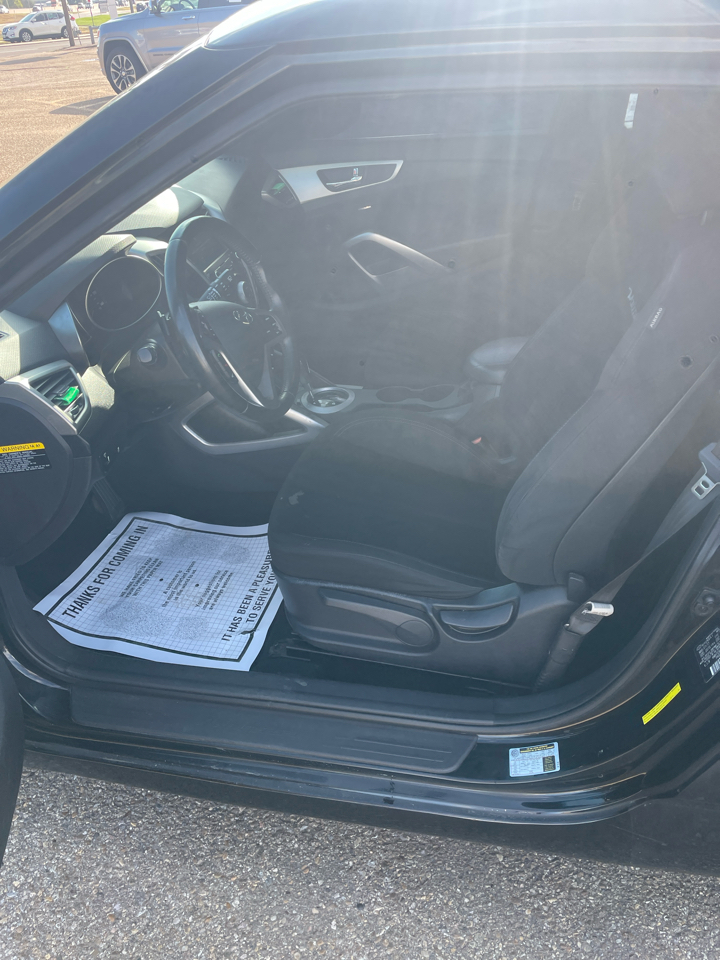 Hyundai Veloster Base 6MT 2017 Hyundai Veloster Base 6MT 2017