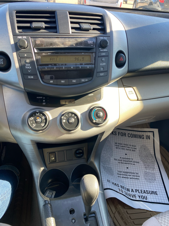 Toyota RAV4 Base V6 4WD 2006