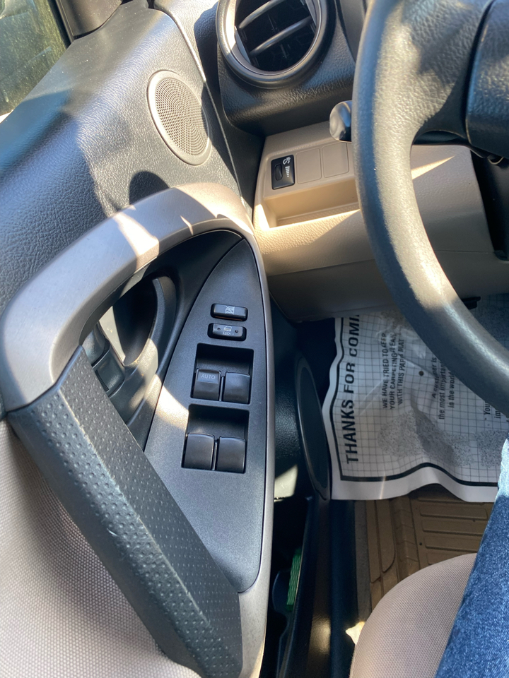 Toyota RAV4 Base V6 4WD 2006