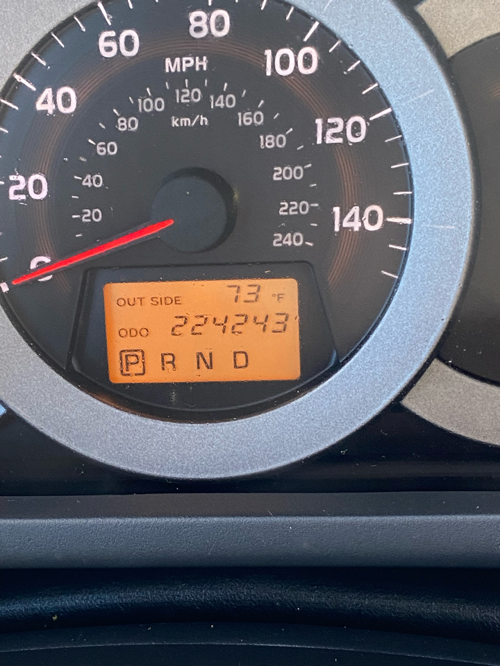 Toyota RAV4 Base V6 4WD 2006