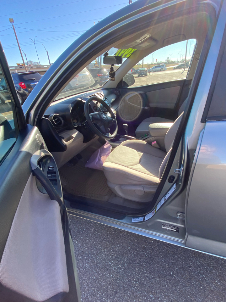 Toyota RAV4 Base V6 4WD 2006