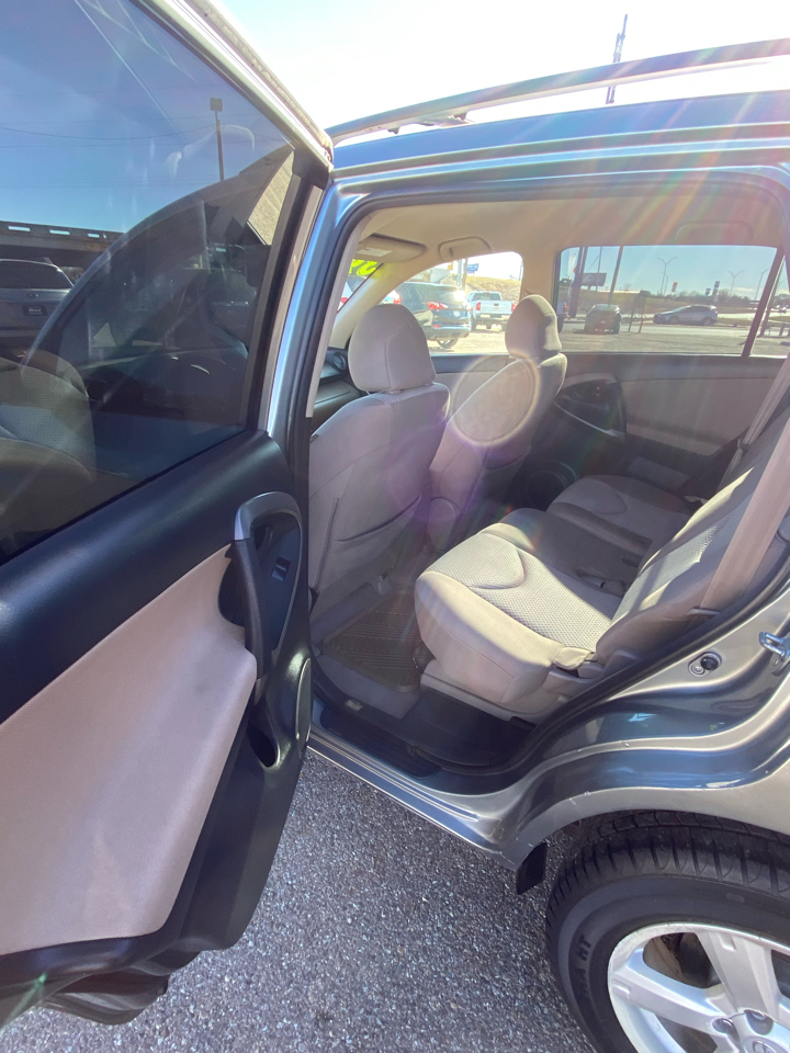 Toyota RAV4 Base V6 4WD 2006