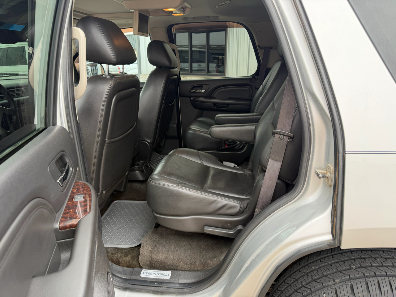 GMC Yukon Denali 4WD 2011
