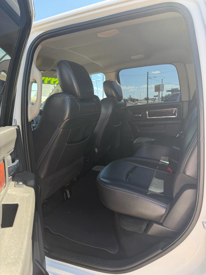 RAM 1500 Laramie Crew Cab 4WD 2012