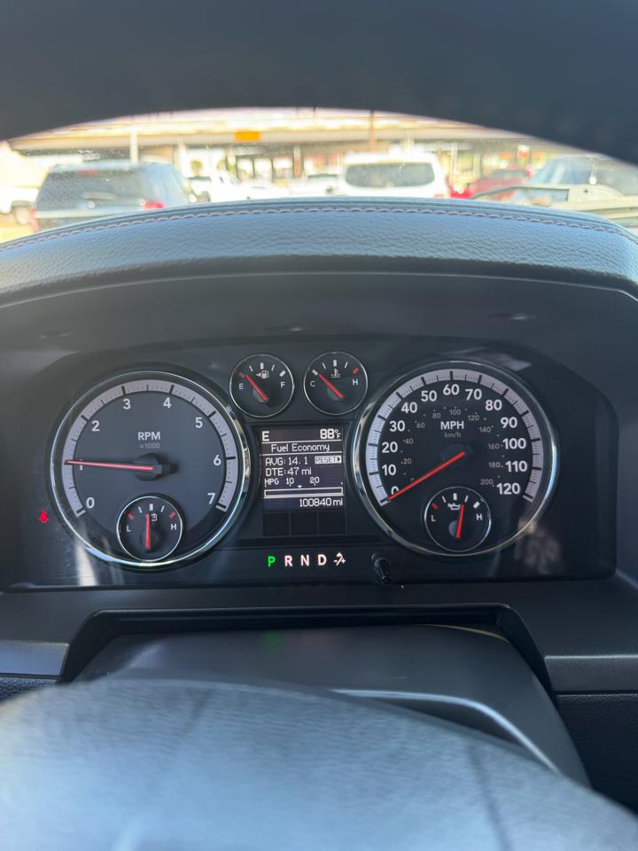 RAM 1500 Laramie Crew Cab 4WD 2012