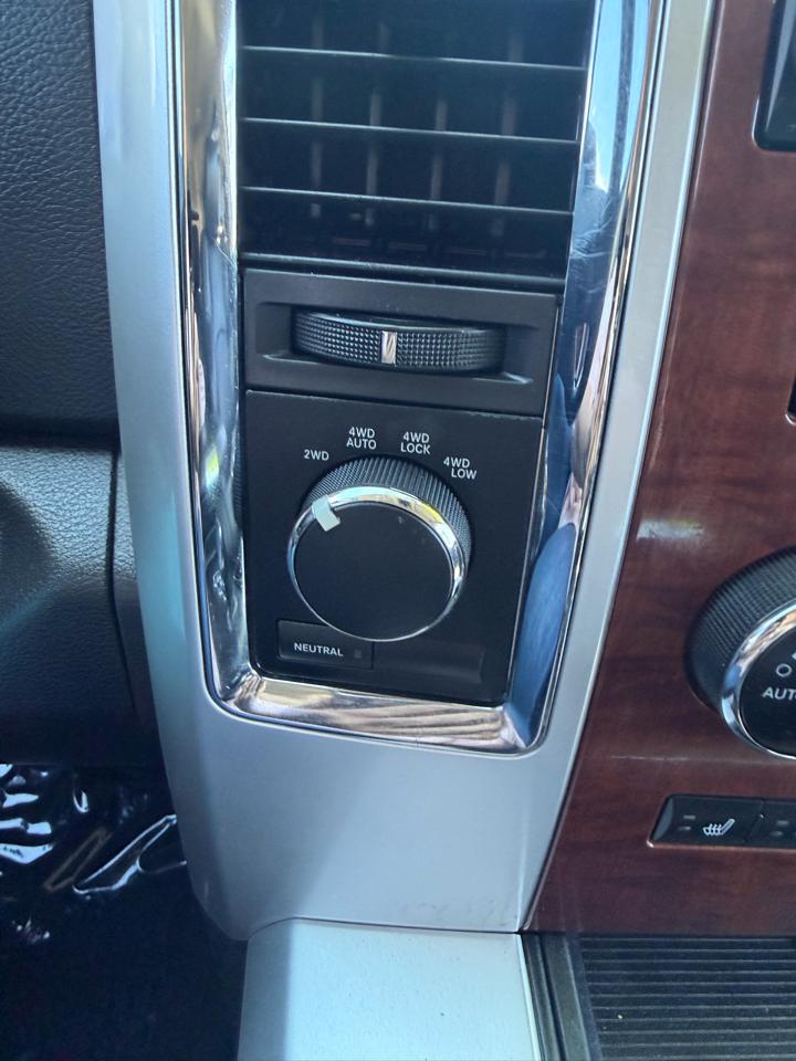 RAM 1500 Laramie Crew Cab 4WD 2012
