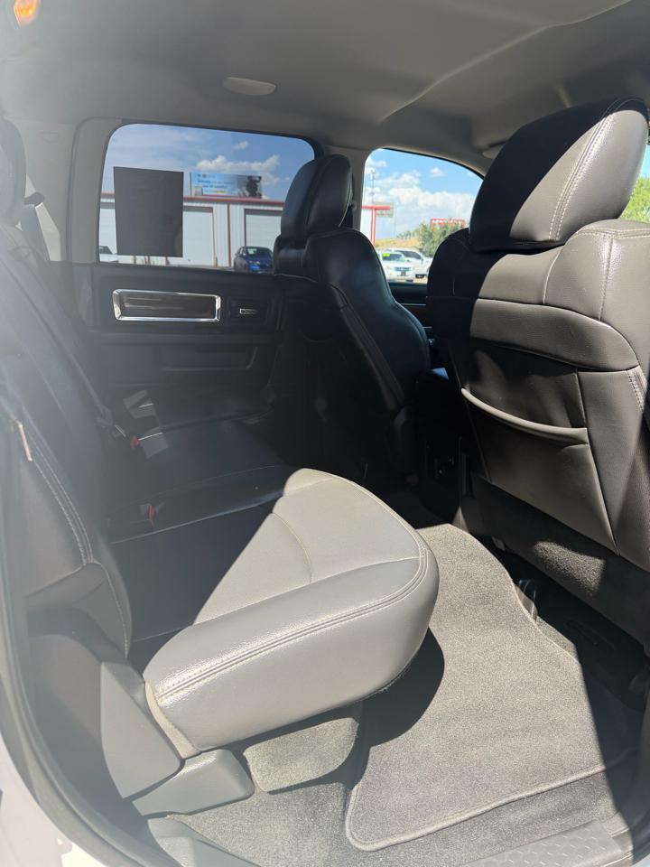 RAM 1500 Laramie Crew Cab 4WD 2012