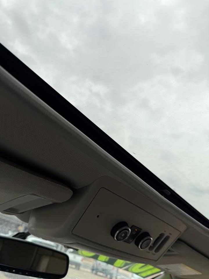 Nissan Armada Platinum 4WD 2013