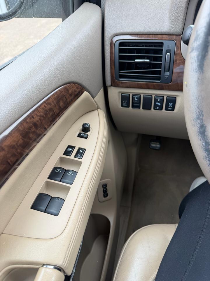 Nissan Armada Platinum 4WD 2013