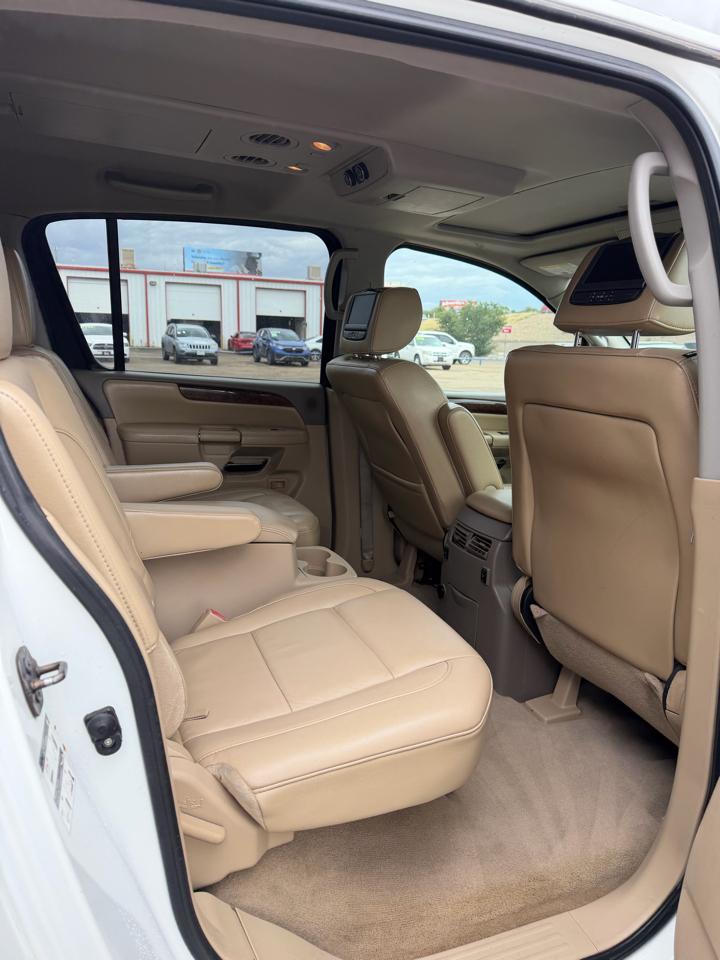 Nissan Armada Platinum 4WD 2013