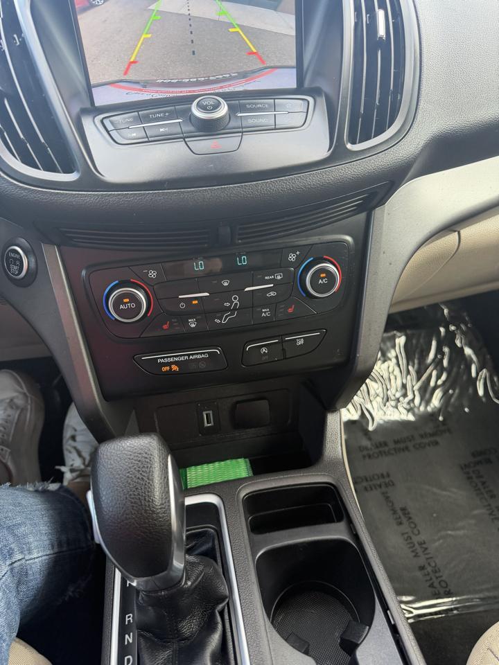 Ford Escape Titanium Hybrid FWD 2019