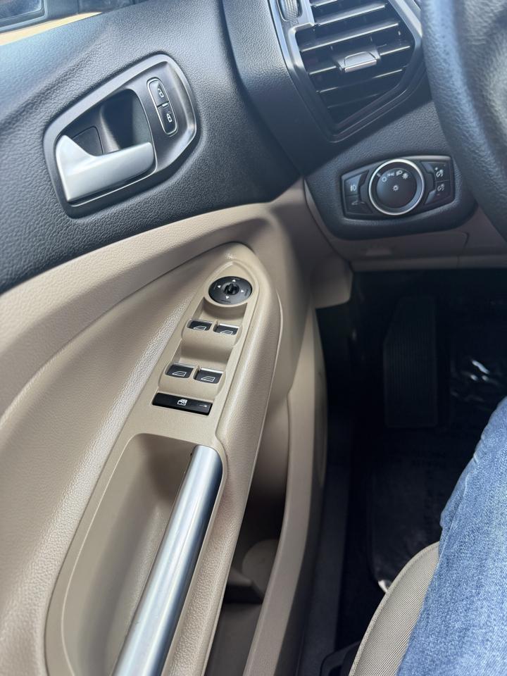Ford Escape Titanium Hybrid FWD 2019