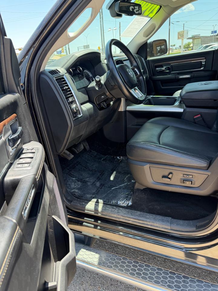 RAM 1500 Laramie Crew Cab SWB 4WD 2015