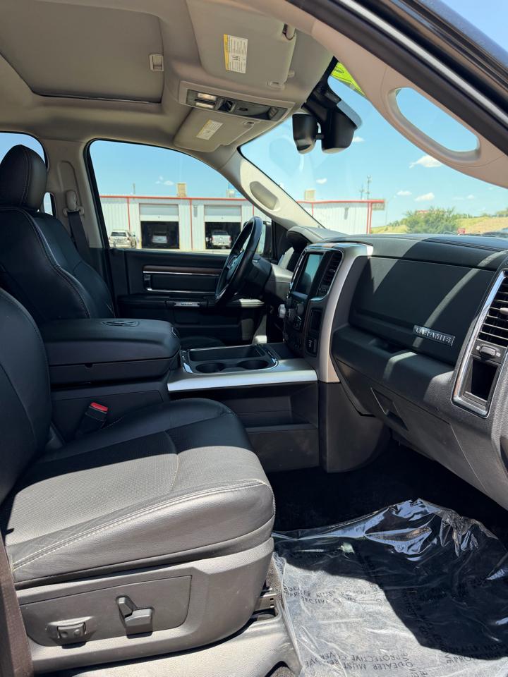 RAM 1500 Laramie Crew Cab SWB 4WD 2015