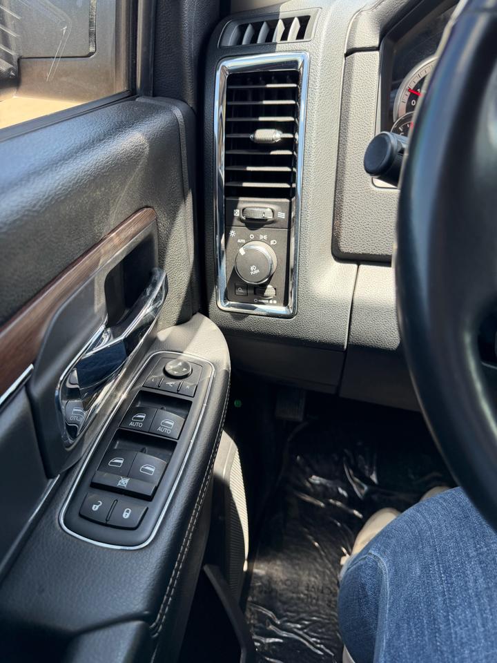 RAM 1500 Laramie Crew Cab SWB 4WD 2015