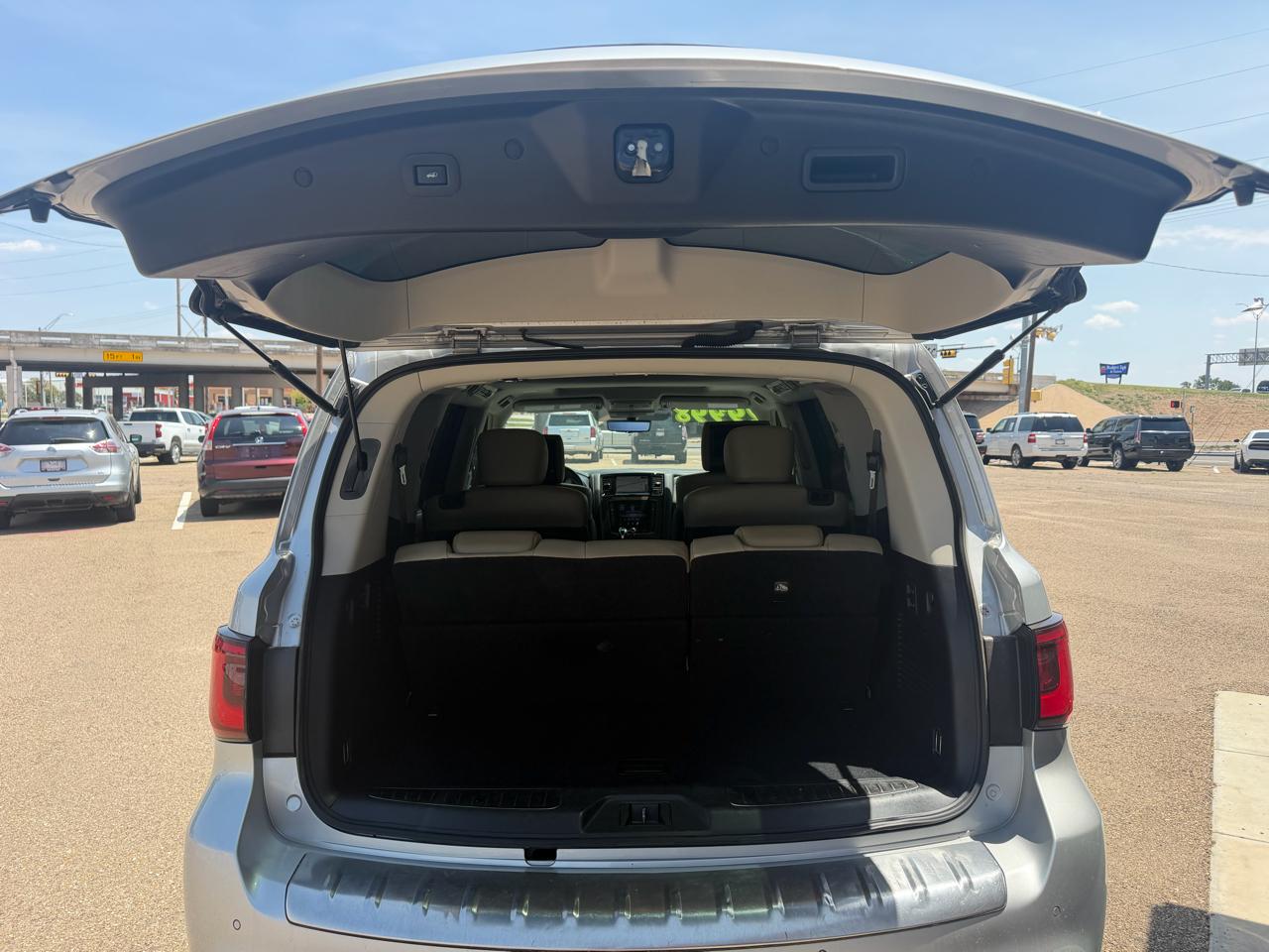 Infiniti QX80 LUXE 2021