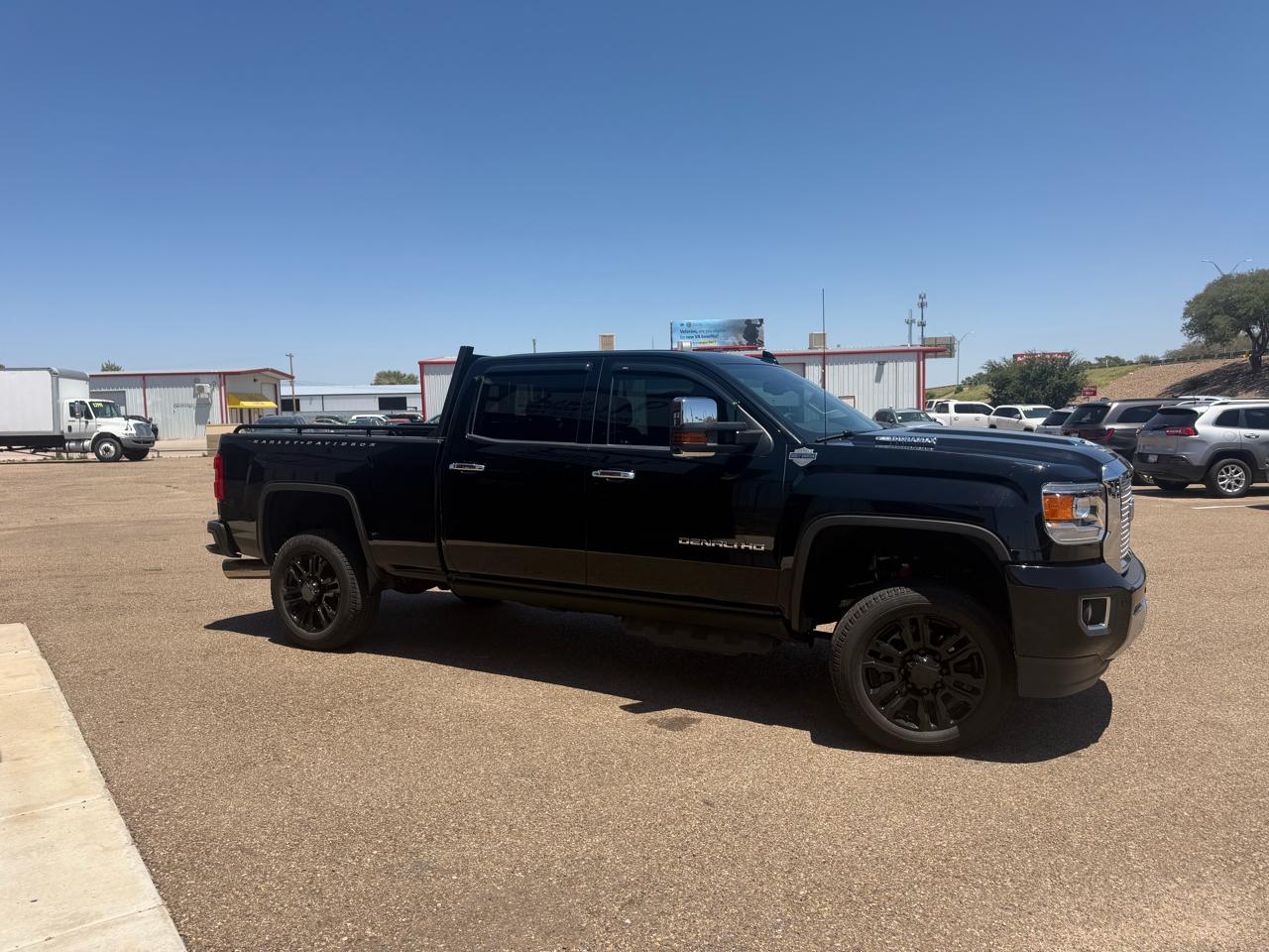 GMC Sierra 2500HD Denali Crew Cab 4WD 2017
