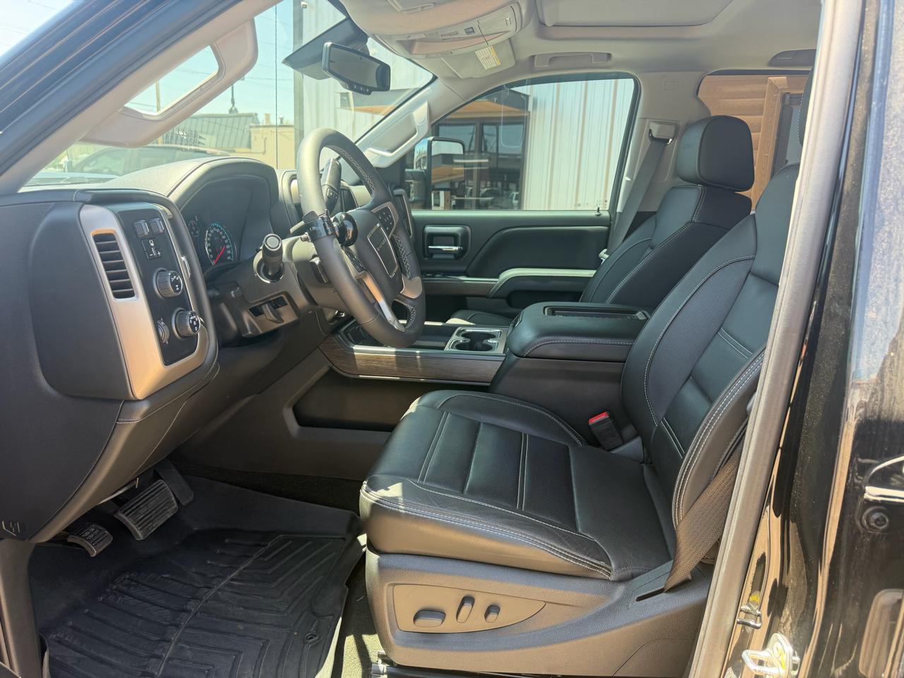 GMC Sierra 2500HD Denali Crew Cab 4WD 2017