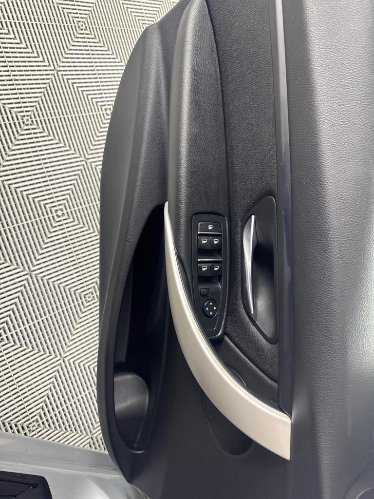 BMW 3-Series 320i Sedan 2017