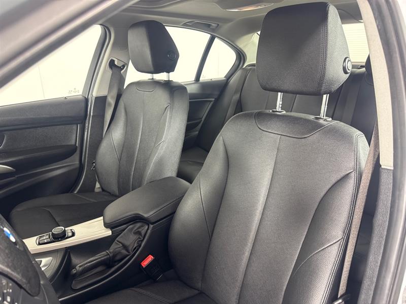 BMW 3-Series 320i Sedan 2017