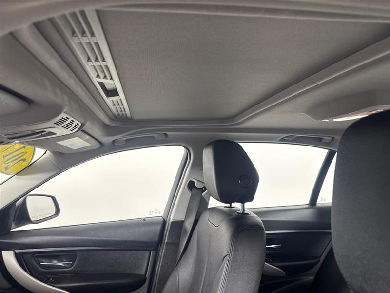 BMW 3-Series 320i Sedan 2017