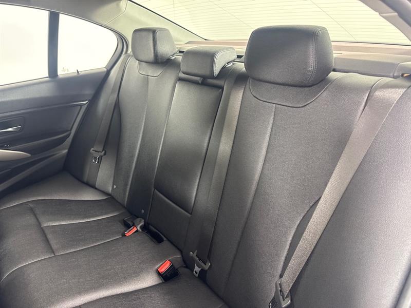 BMW 3-Series 320i Sedan 2017