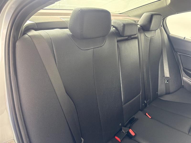 BMW 3-Series 320i Sedan 2017