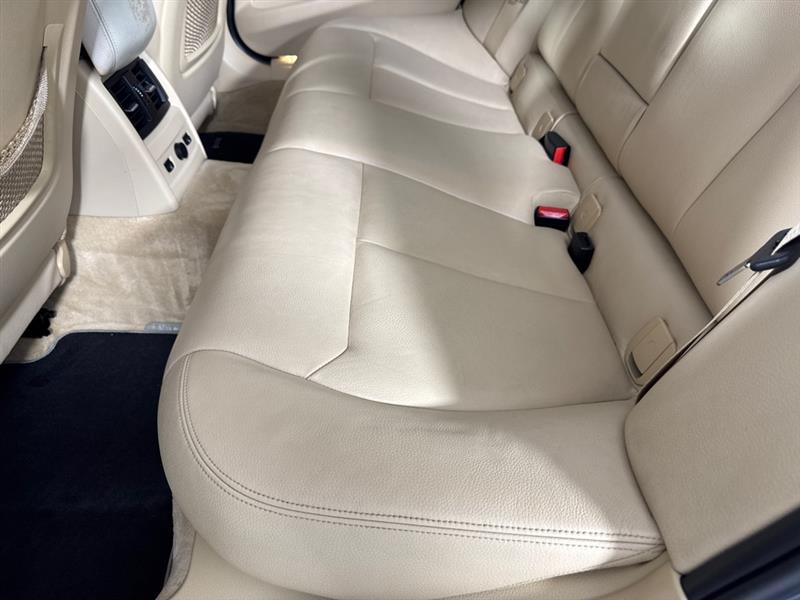 BMW 3-Series 328i Sedan 2012