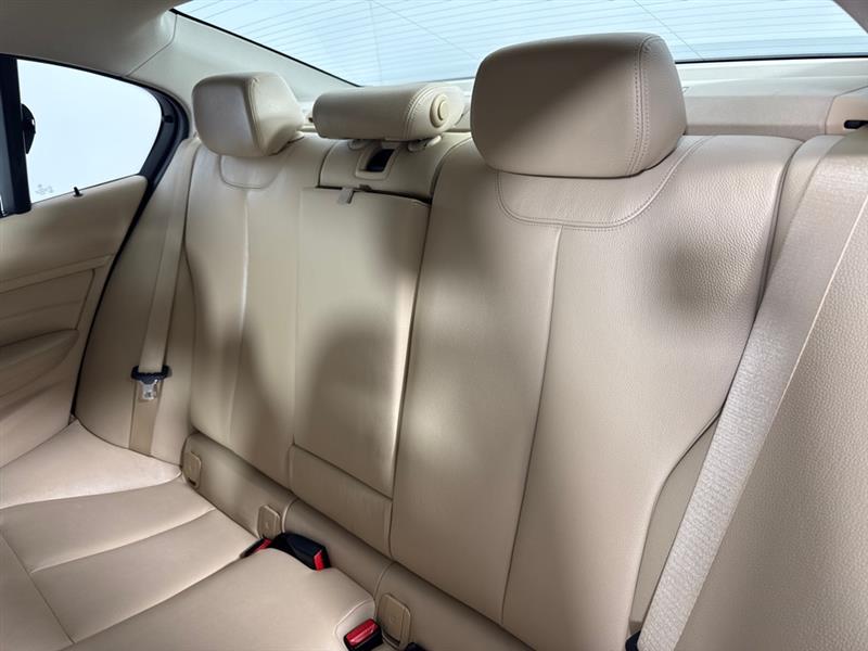 BMW 3-Series 328i Sedan 2012