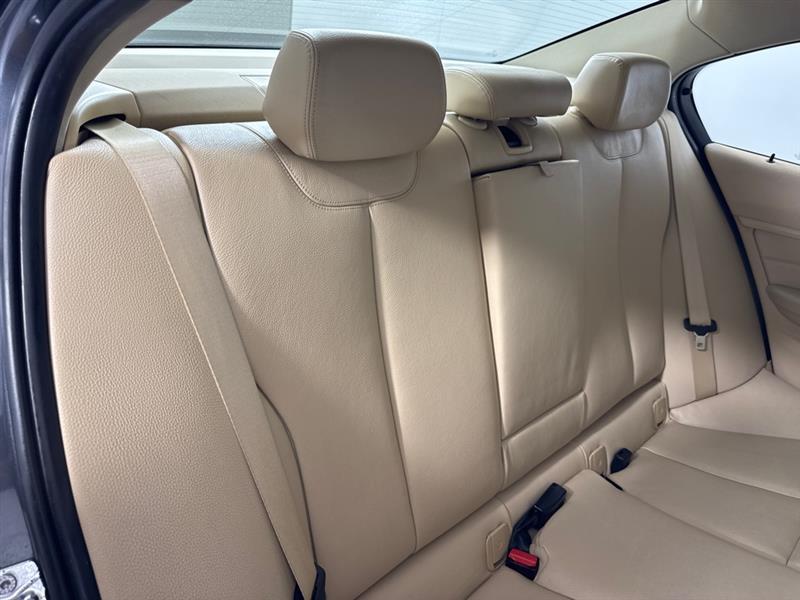 BMW 3-Series 328i Sedan 2012