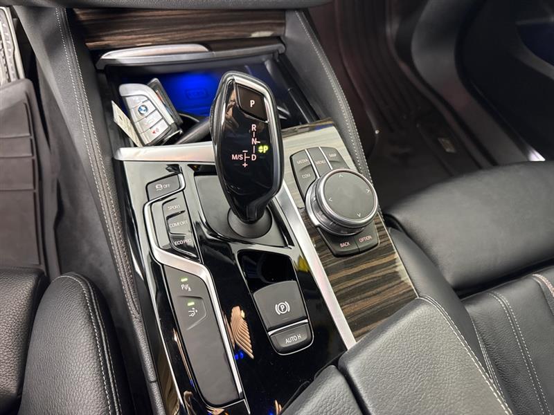 BMW 6-Series Gran Turismo 640i xDrive 2018