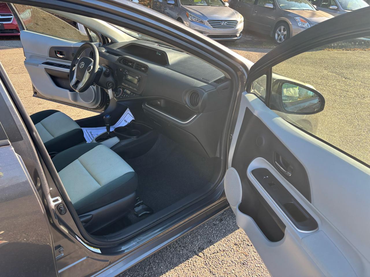 Toyota Prius c  2014